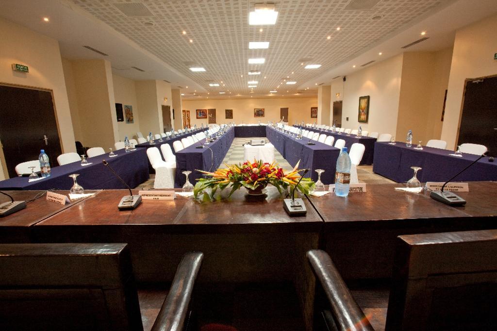 Hotel El Farouk Bamako Buitenkant foto