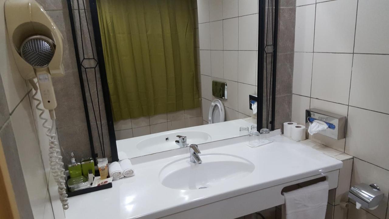 Hotel El Farouk Bamako Buitenkant foto