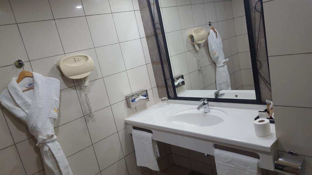 Hotel El Farouk Bamako Buitenkant foto