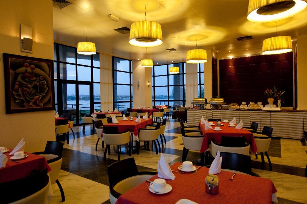 Hotel El Farouk Bamako Buitenkant foto